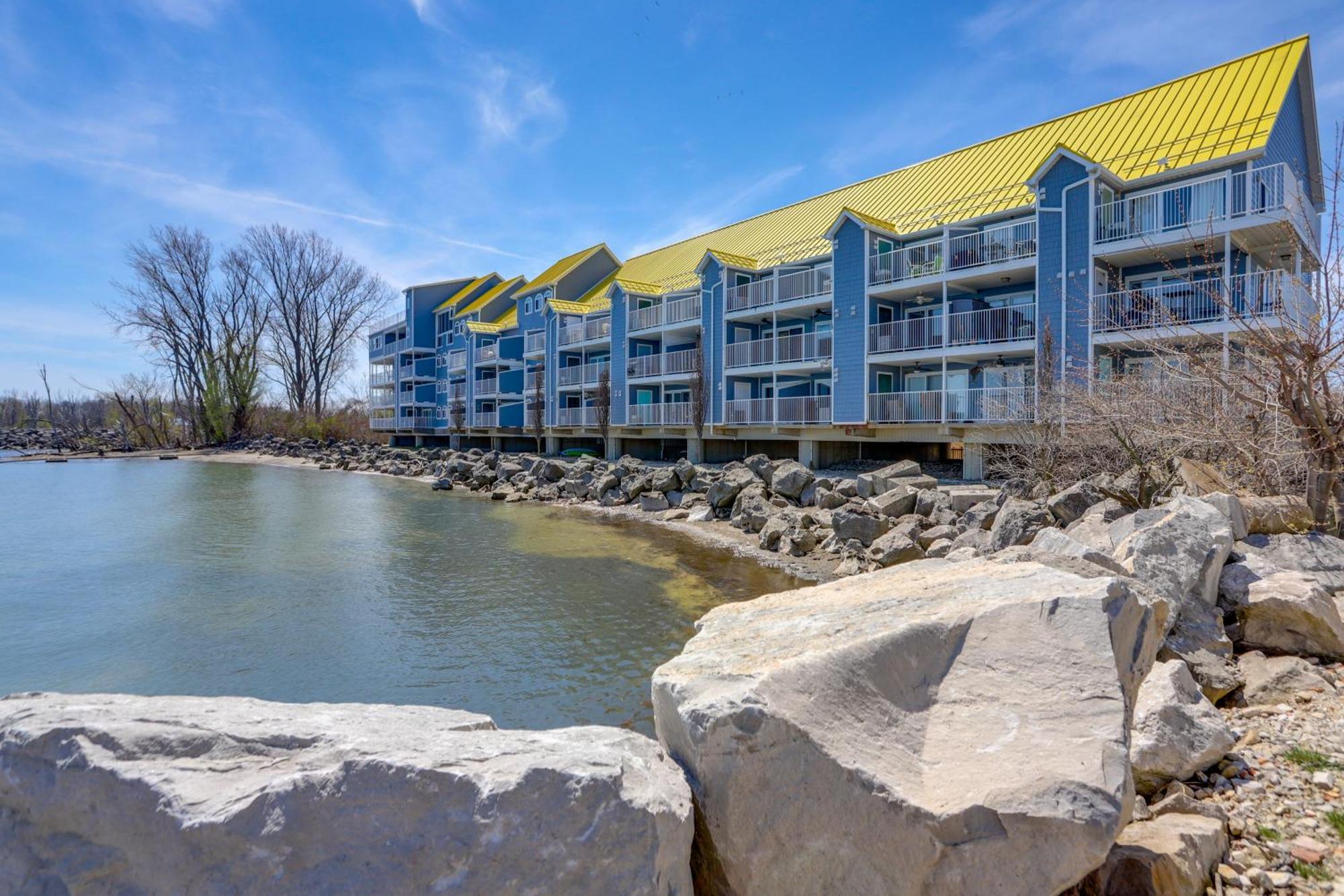 Waterfront Middle Bass Condo With Pool Access! 普廷贝 外观 照片